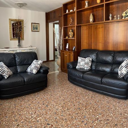 Ca' Delfina Holiday Home Venezia Eksteriør bilde