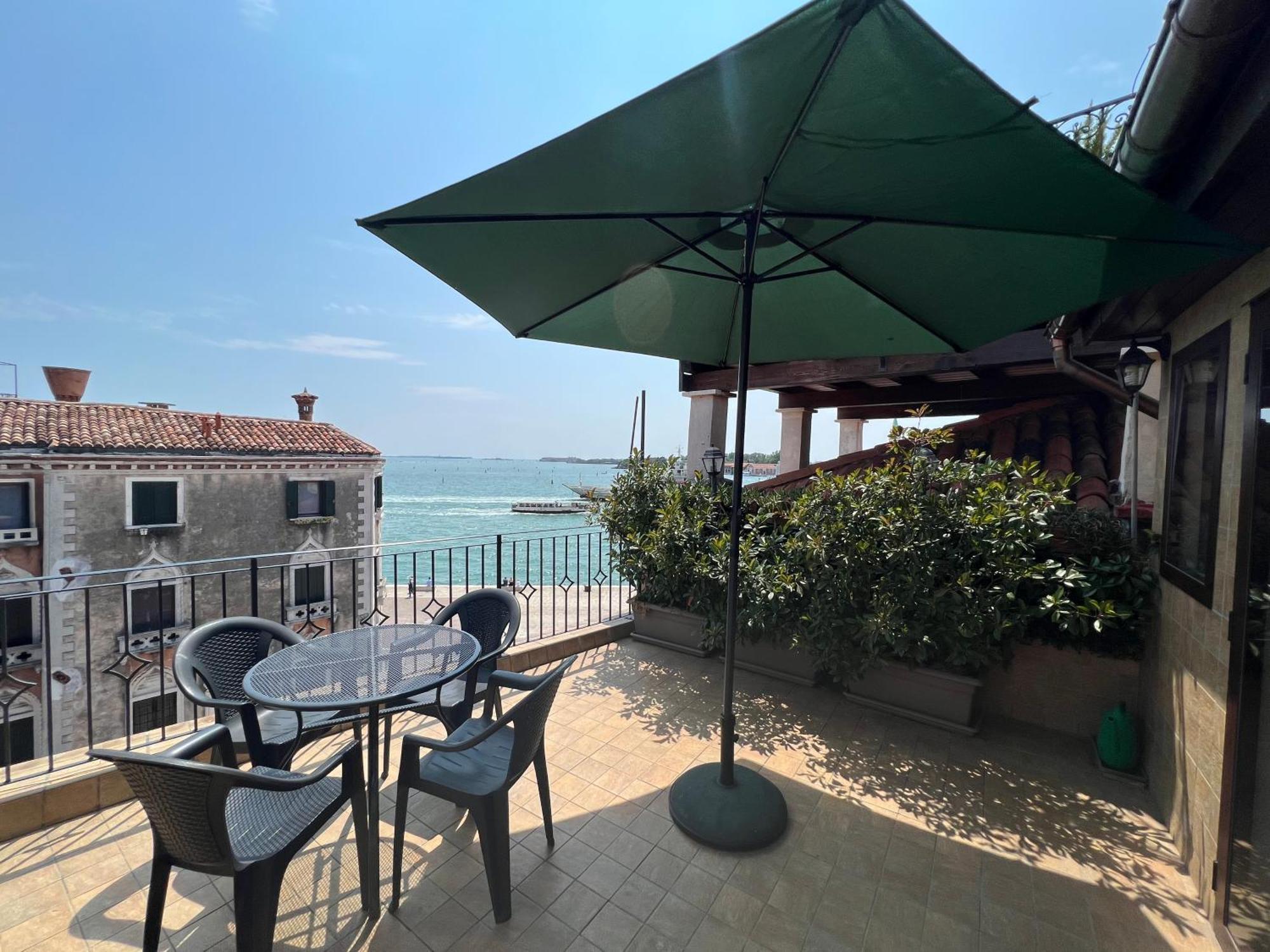 Ca' Delfina Holiday Home Venezia Eksteriør bilde