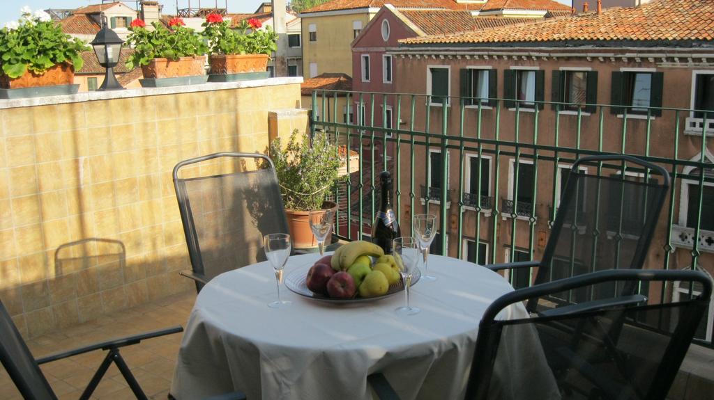Ca' Delfina Holiday Home Venezia Eksteriør bilde