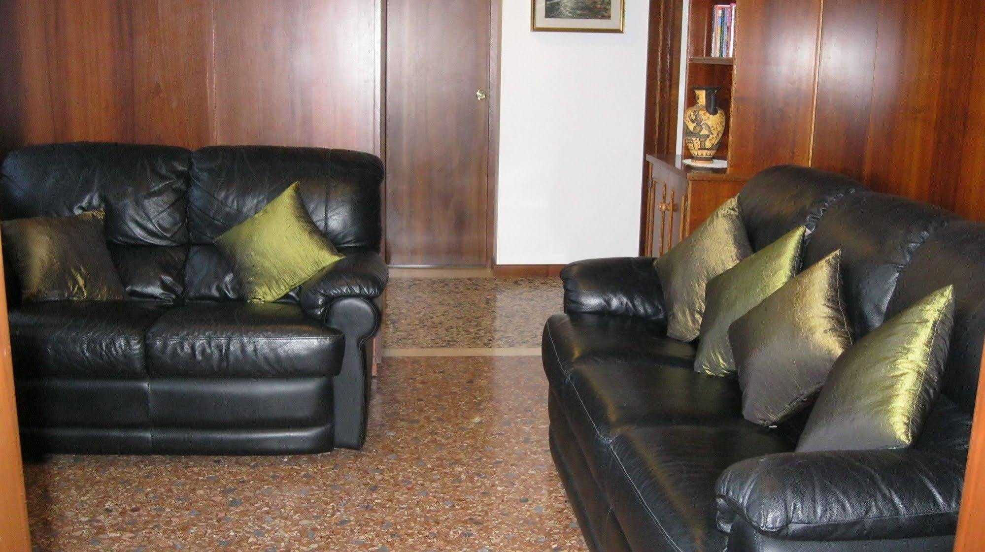Ca' Delfina Holiday Home Venezia Eksteriør bilde