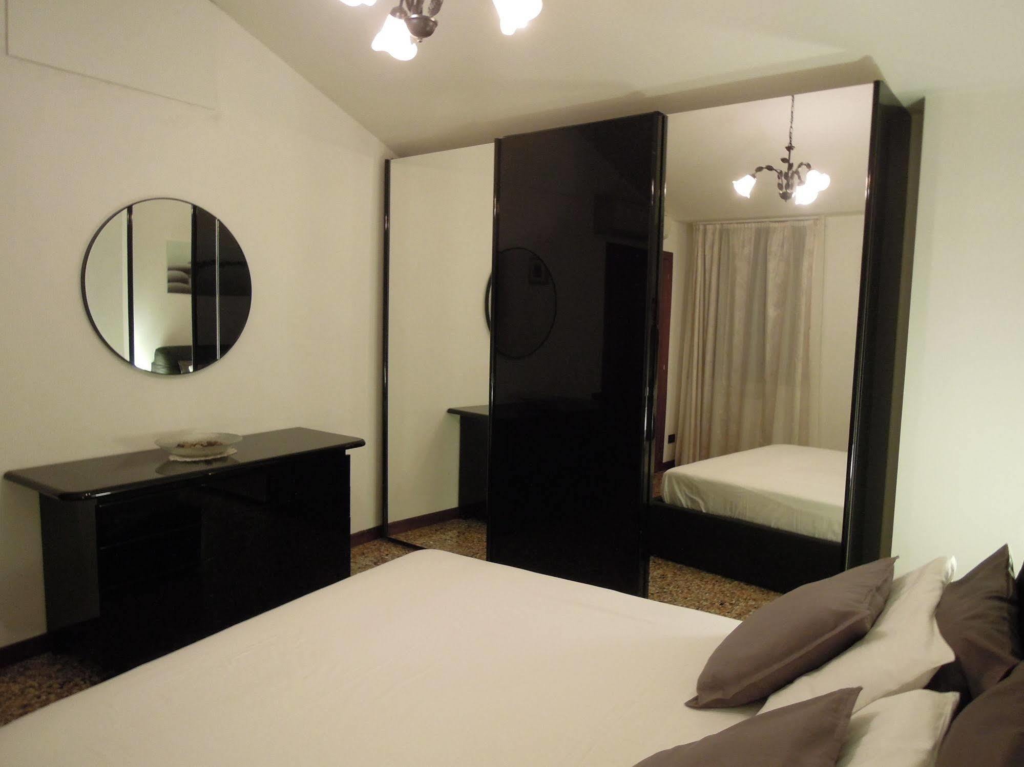 Ca' Delfina Holiday Home Venezia Eksteriør bilde