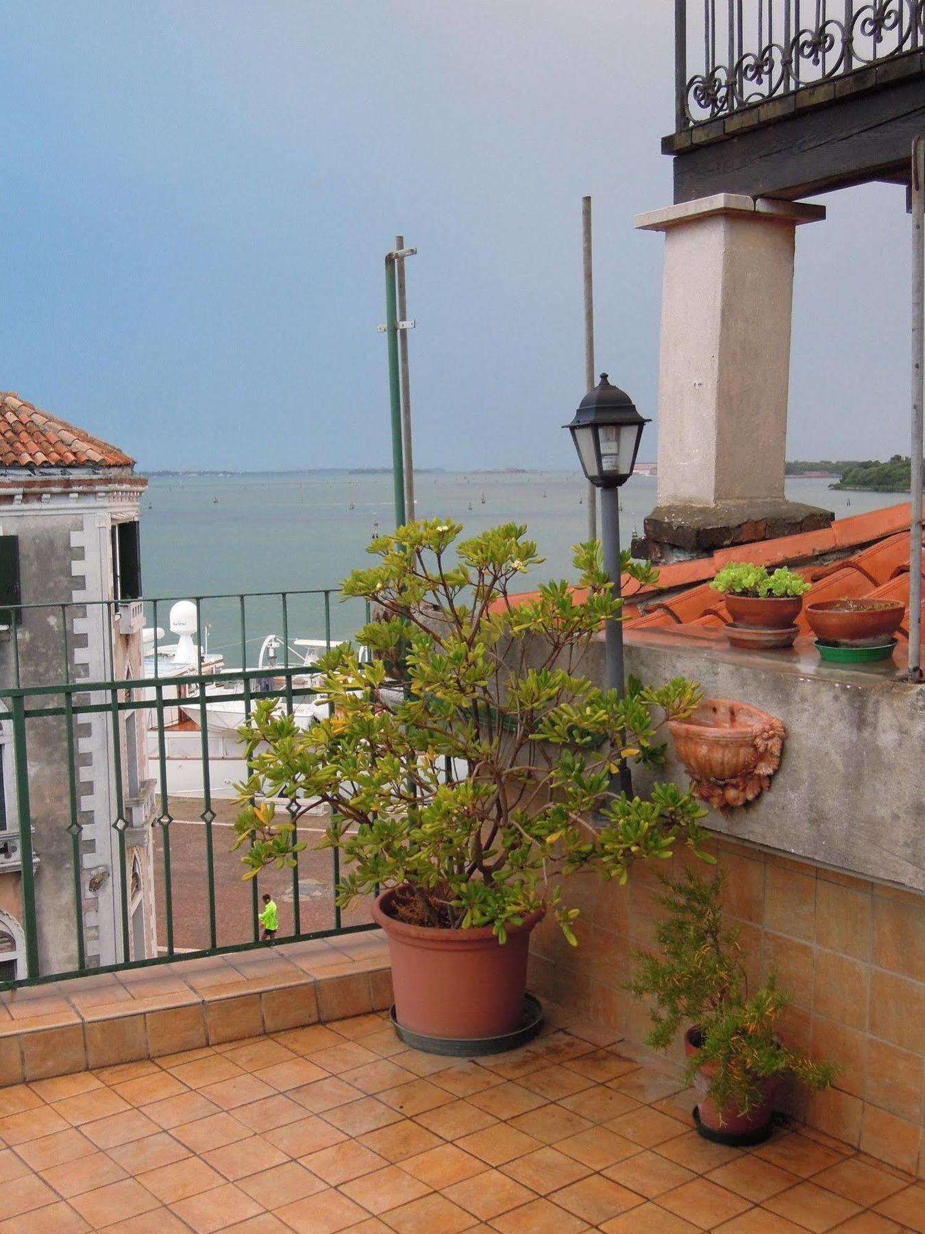 Ca' Delfina Holiday Home Venezia Eksteriør bilde