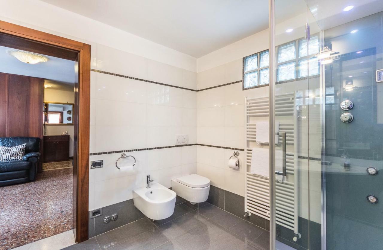 Ca' Delfina Holiday Home Venezia Eksteriør bilde