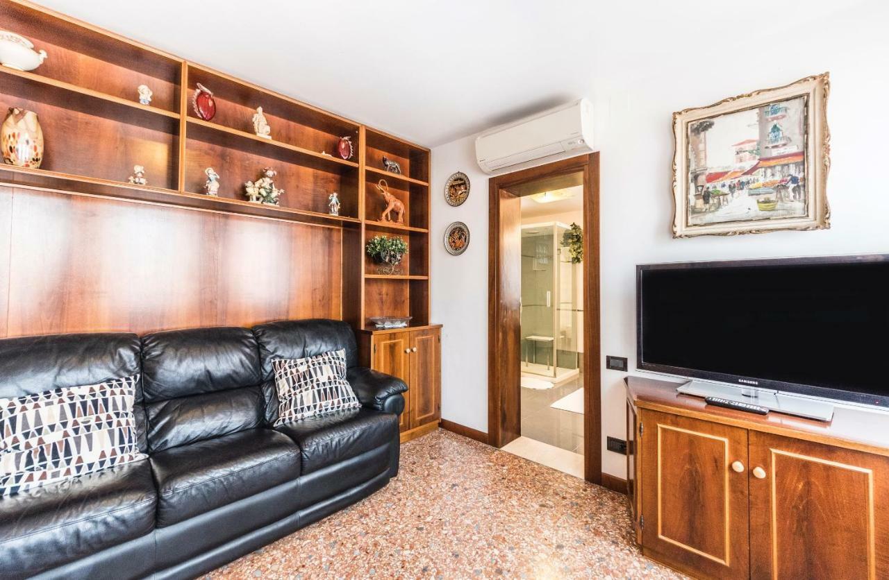 Ca' Delfina Holiday Home Venezia Eksteriør bilde